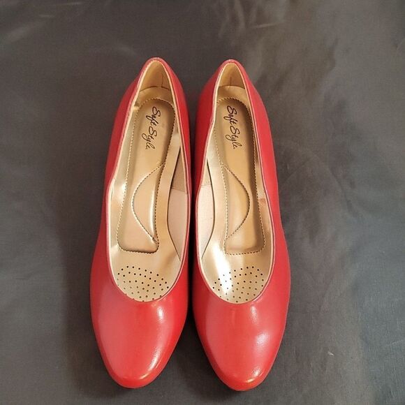 BRAND NEW SOFFT STYLE  ROUND TOE BLOCK KITTEN HEEL PUMP - Picture 2 of 16